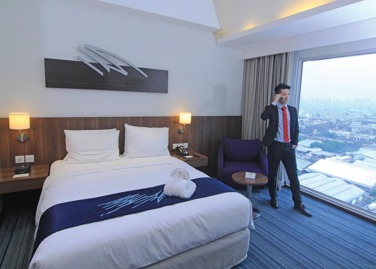 Holiday Inn Express Jakarta Pluit Citygate By Ihg Exterior photo