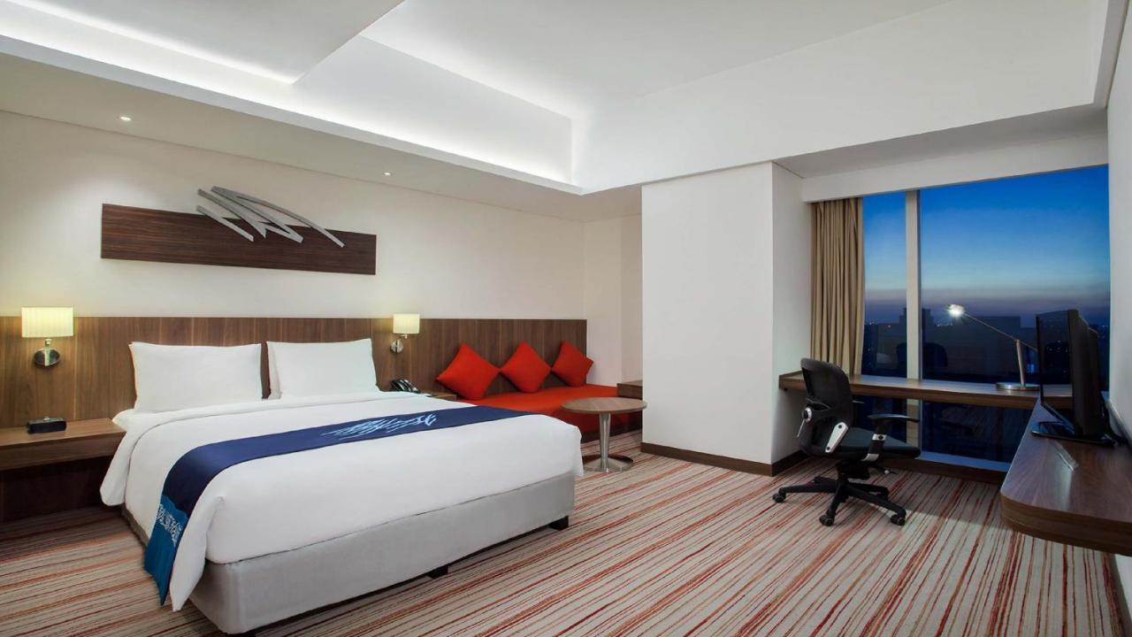 Holiday Inn Express Jakarta Pluit Citygate By Ihg Exterior photo