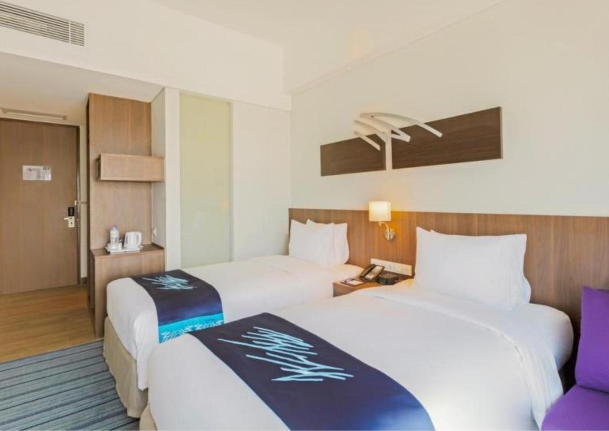 Holiday Inn Express Jakarta Pluit Citygate By Ihg Exterior photo