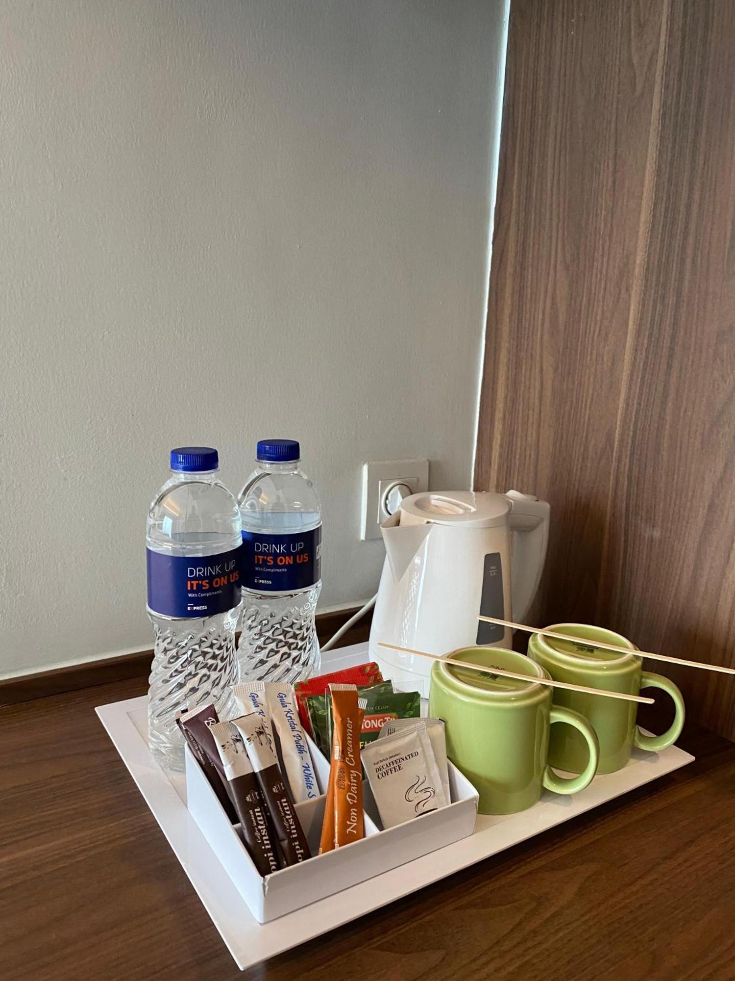 Holiday Inn Express Jakarta Pluit Citygate By Ihg Exterior photo